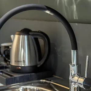 Andrews Luxury Near The Airport Διαμέρισμα